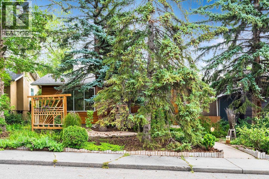 Property at 412 46 Avenue SW image 2
