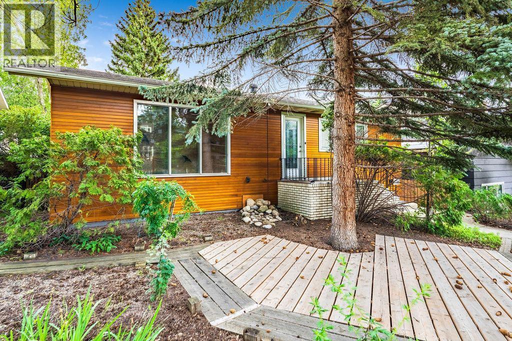 Property at 412 46 Avenue SW image 4