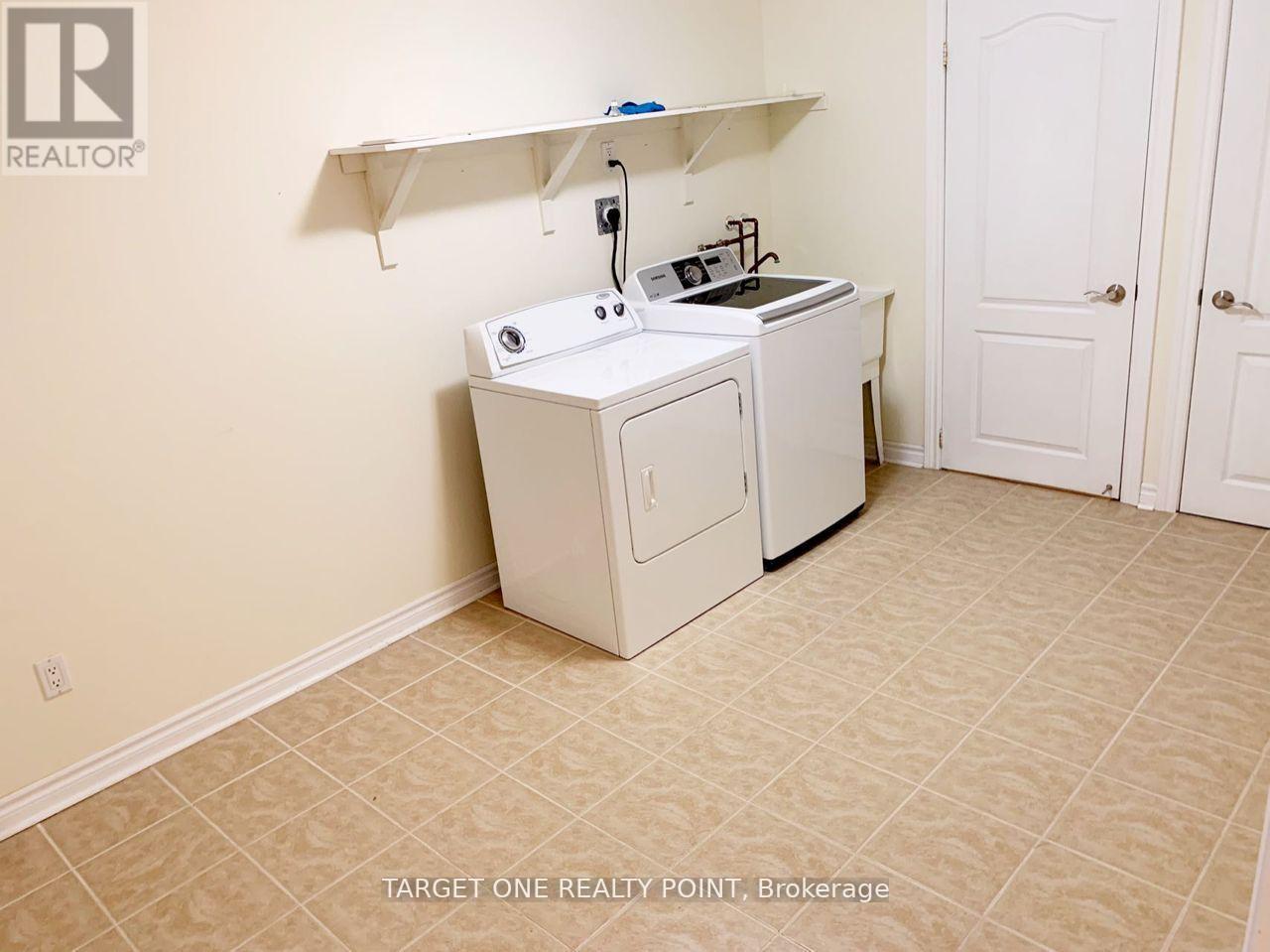 6 Moresby Street, Richmond Hill, Ontario  L4B 4K8 - Photo 14 - N12349076