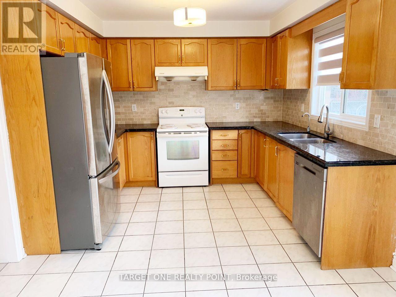 6 Moresby Street, Richmond Hill, Ontario  L4B 4K8 - Photo 4 - N12349076