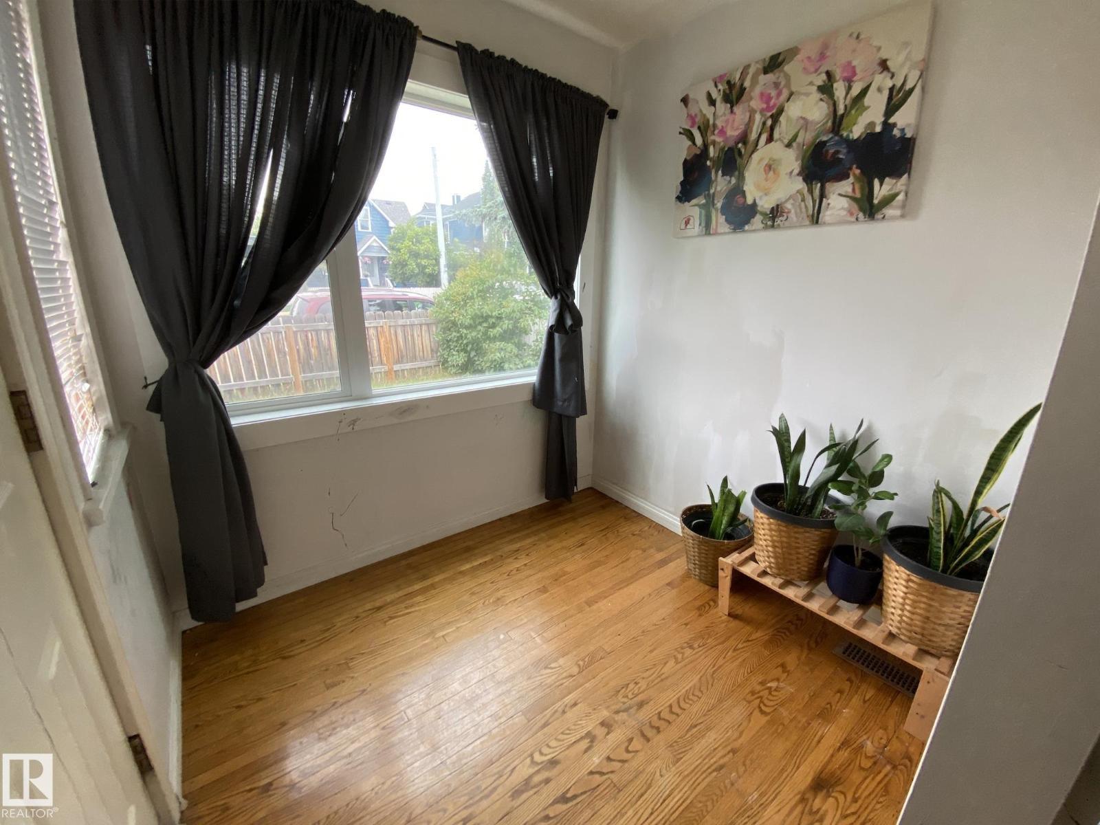 Property at 11447 95 ST NW image 2