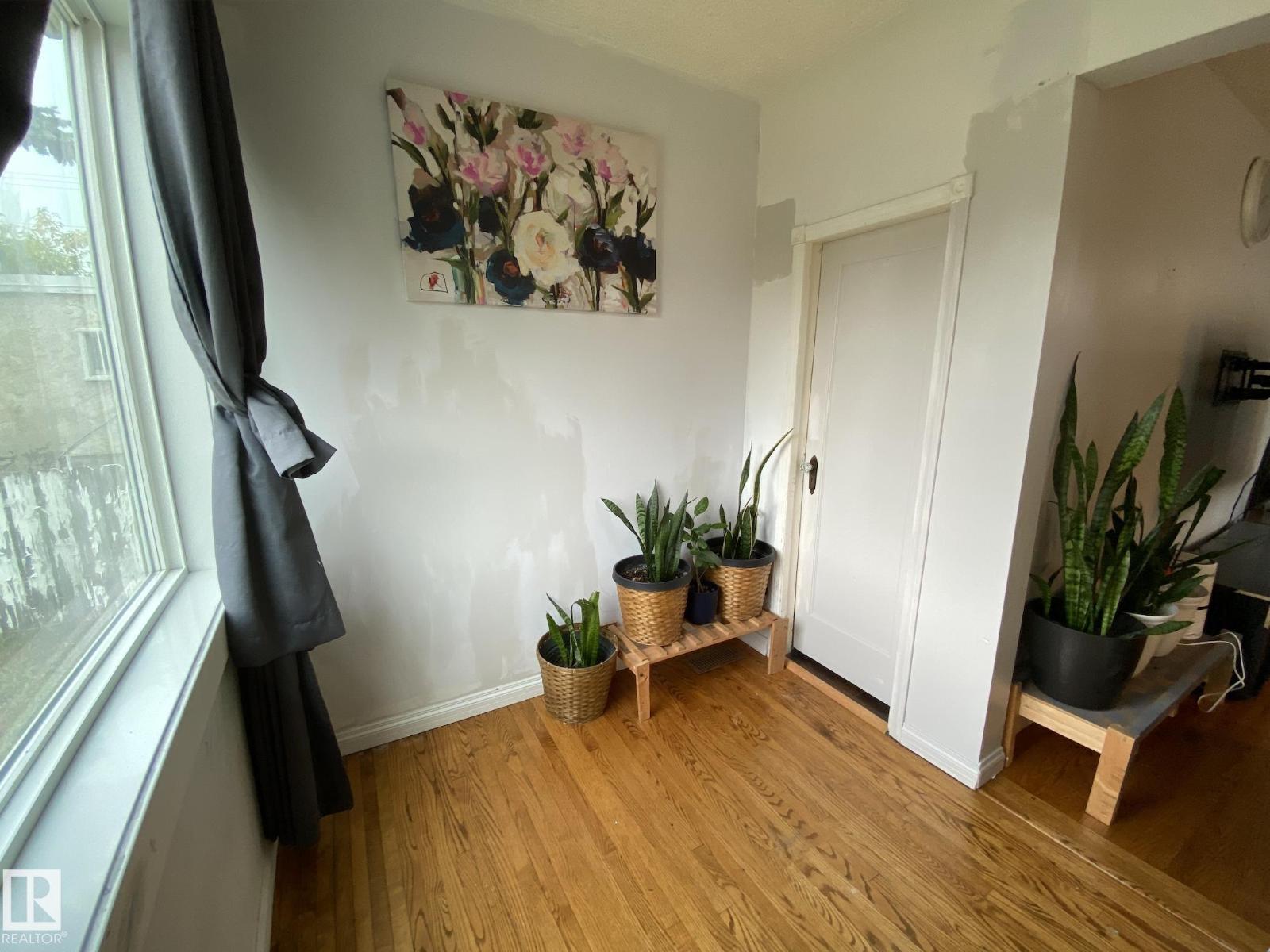Property at 11447 95 ST NW image 3