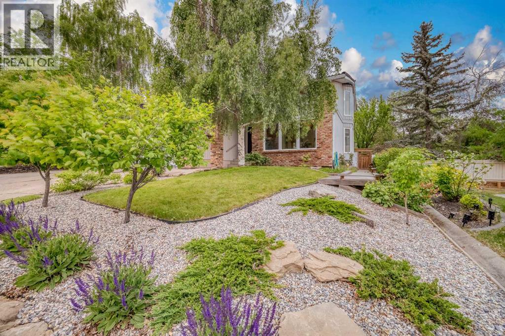 Property at 107 Edgehill Court NW image 3