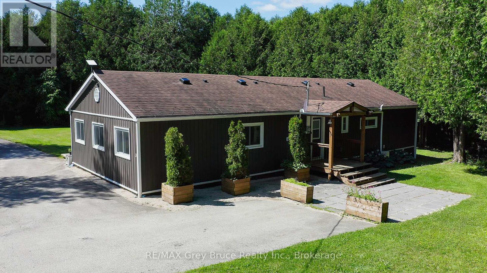 495204 Traverston Road, West Grey, Ontario  N0C 1H0 - Photo 3 - X12302567