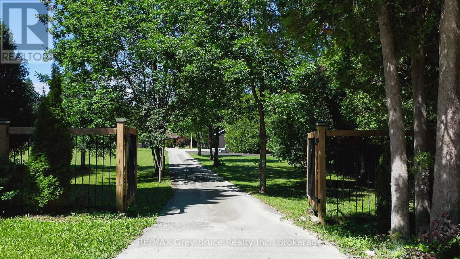 495204 Traverston Road, West Grey, Ontario  N0C 1H0 - Photo 2 - X12302567
