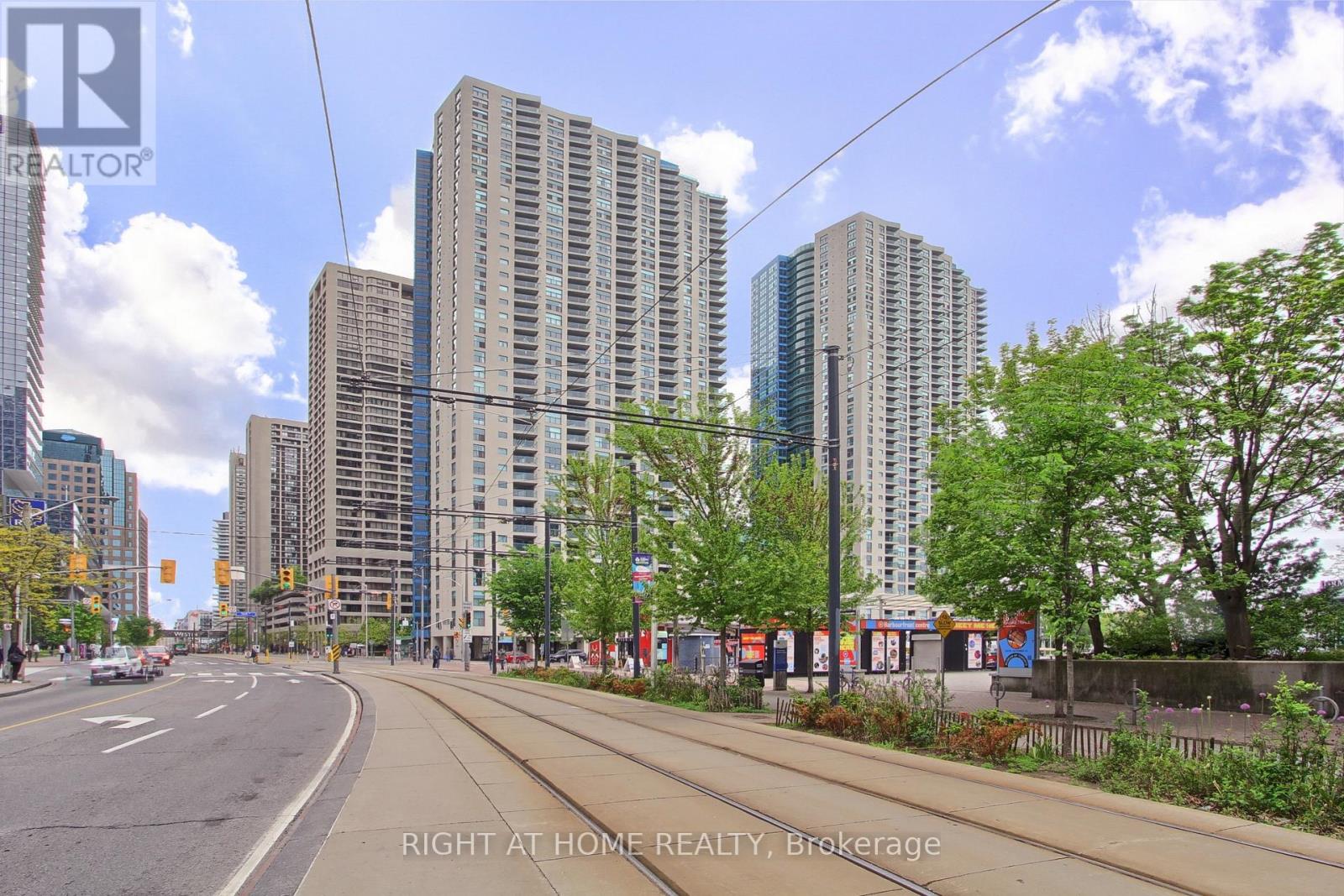 504 - 77 Harbour Square, Toronto, Ontario  M5J 2S2 - Photo 2 - C12349099