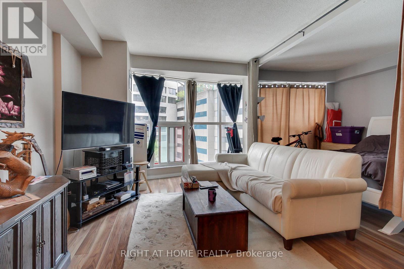504 - 77 Harbour Square, Toronto, Ontario  M5J 2S2 - Photo 15 - C12349099