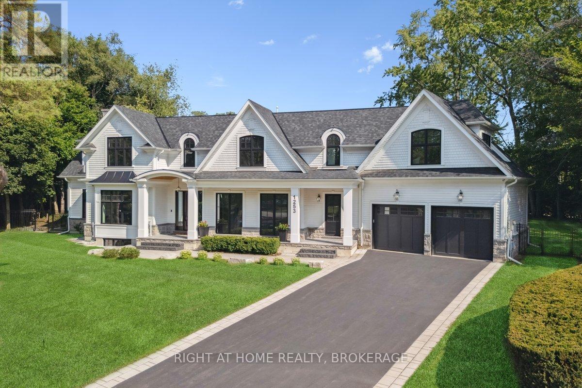 1253 Crawford Court, Oakville, Ontario  L6J 1Z2 - Photo 2 - W12154270