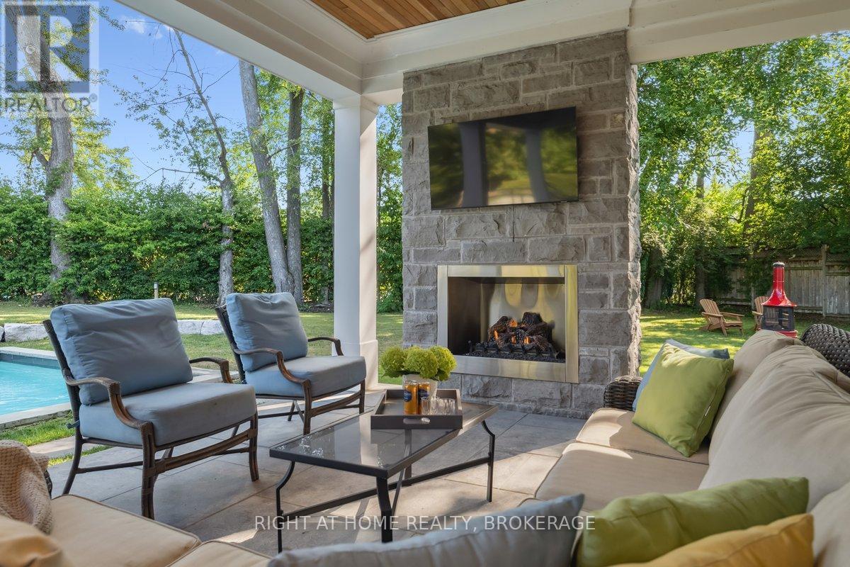1253 Crawford Court, Oakville, Ontario  L6J 1Z2 - Photo 8 - W12154270