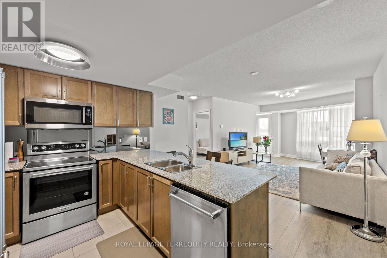 1410 - 8 SCOLLARD STREET, Toronto, Ontario