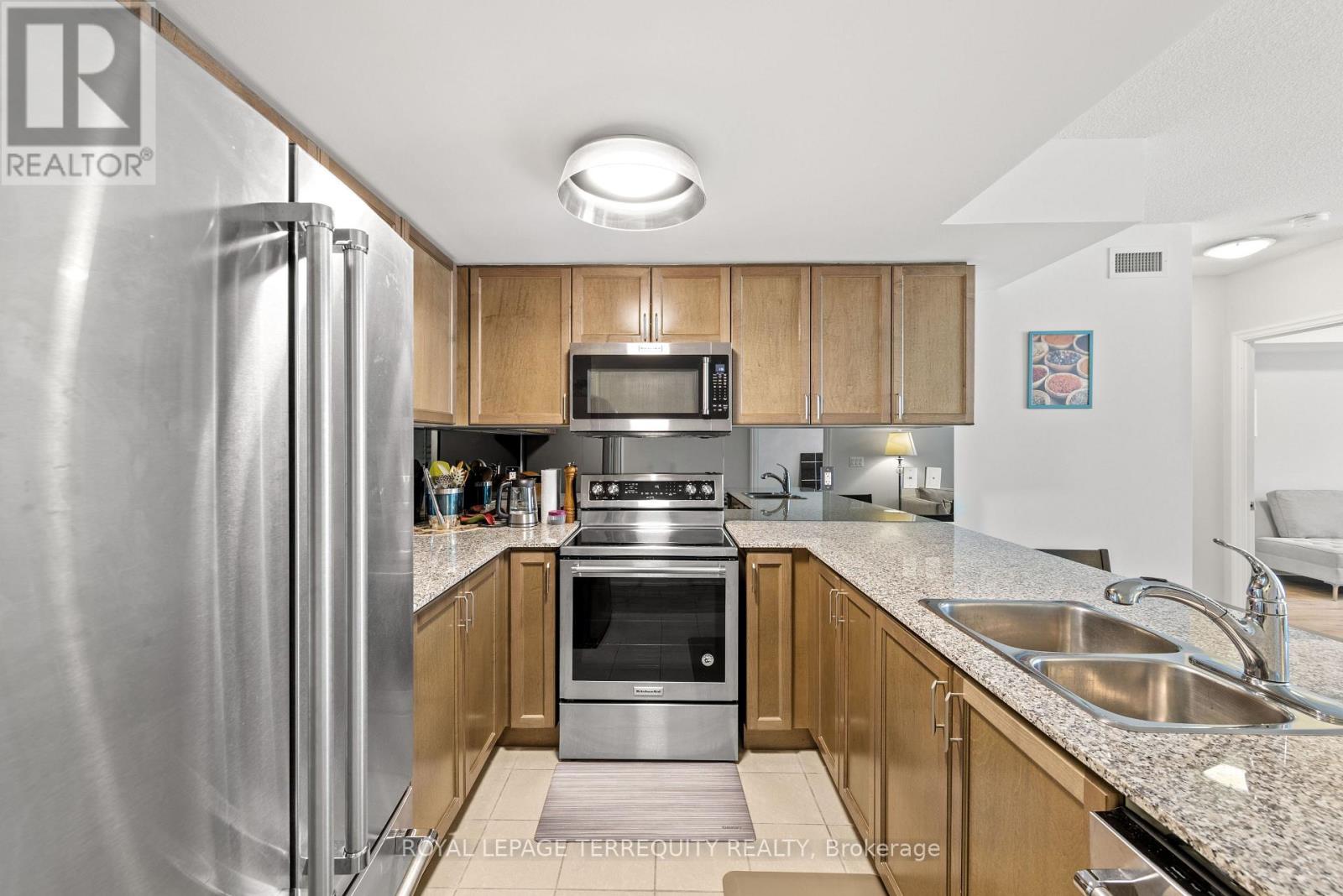 1410 - 8 Scollard Street, Toronto (Annex), Ontario  M5R 1M2 - Photo 6 - C12349163