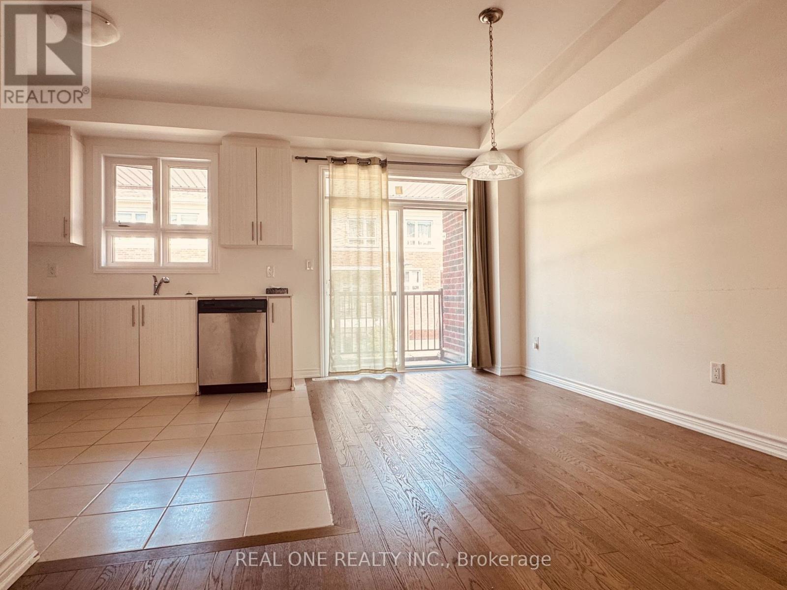 70 Chicago Lane, Markham, Ontario  L6E 0V6 - Photo 4 - N12349182