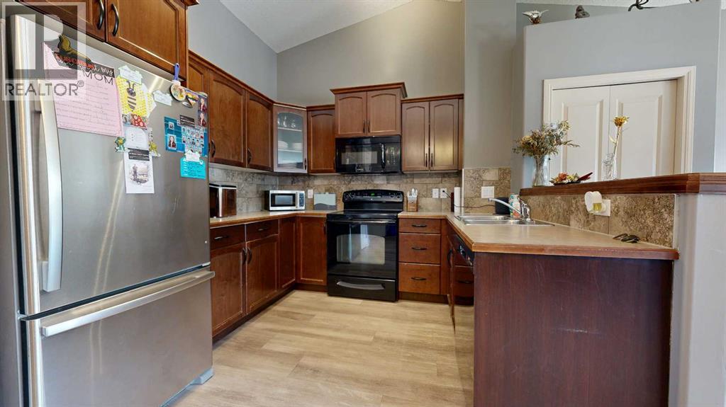 Property at 9317 91A Street image 3