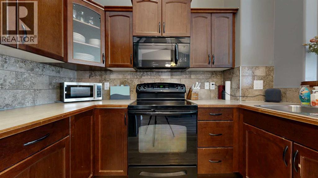 Property at 9317 91A Street image 4