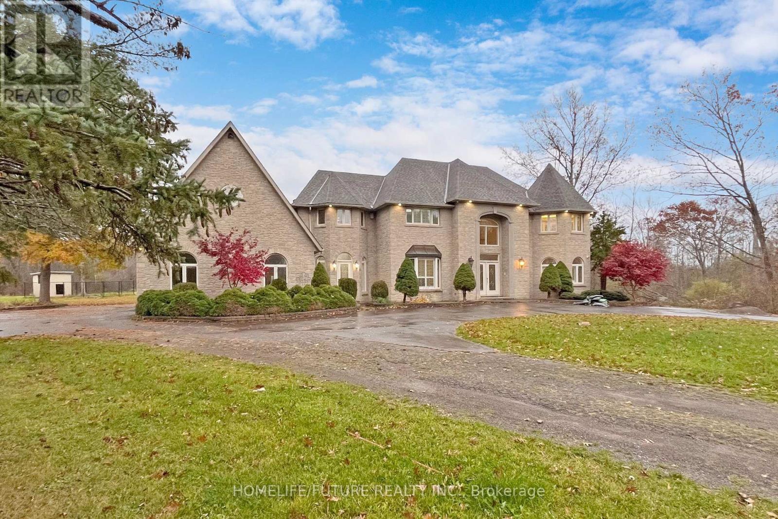 82 Pearson Road, Welland, Ontario  L3B 5N4 - Photo 2 - X12298927