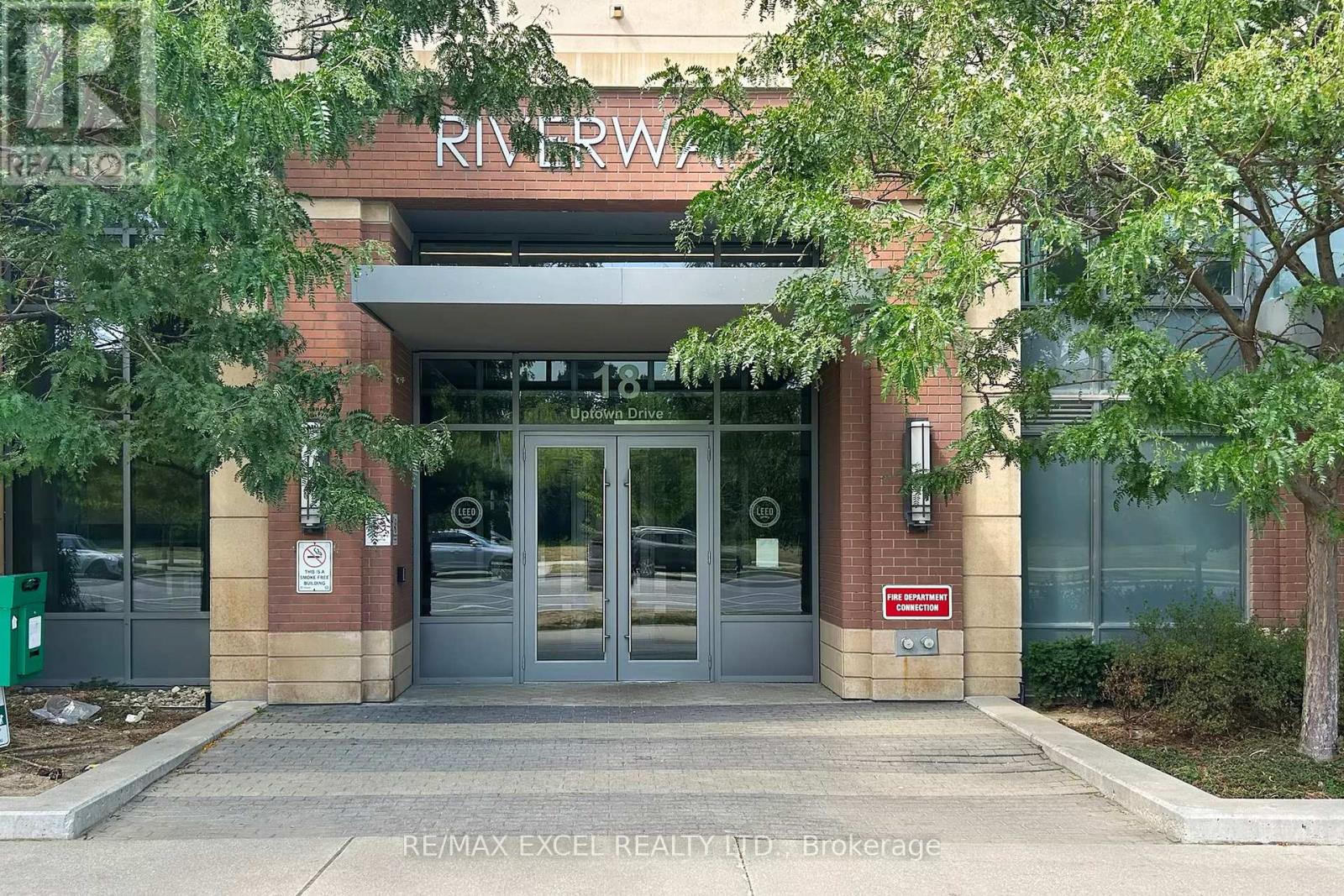 Property at 207 - 18 UPTOWN DRIVE image 3