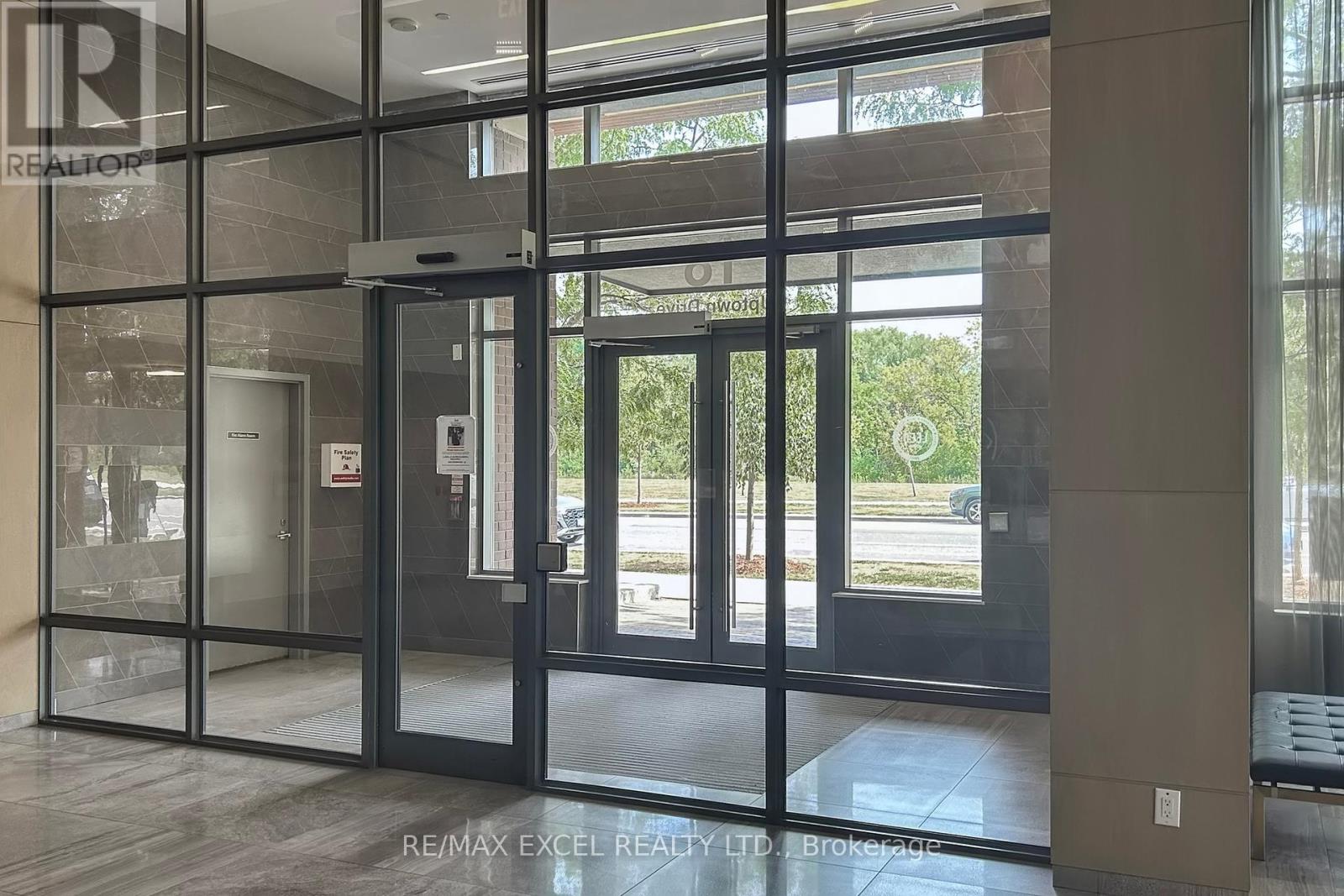 Property at 207 - 18 UPTOWN DRIVE image 4