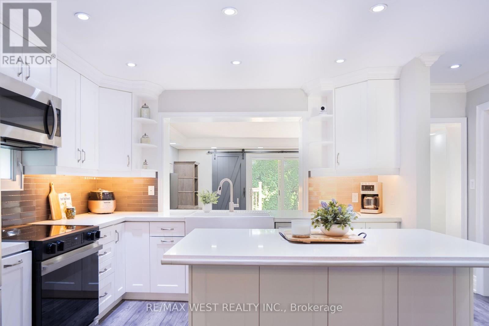 Property at 4 ELMVIEW COURT image 1