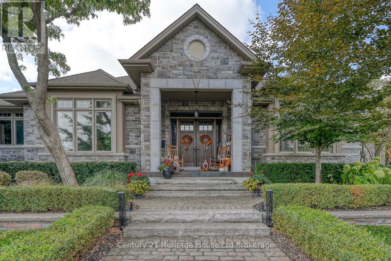 563 Lakeview Drive, Woodstock (Woodstock - North), Ontario  N4T 0C7 - Photo 1 - X12349279