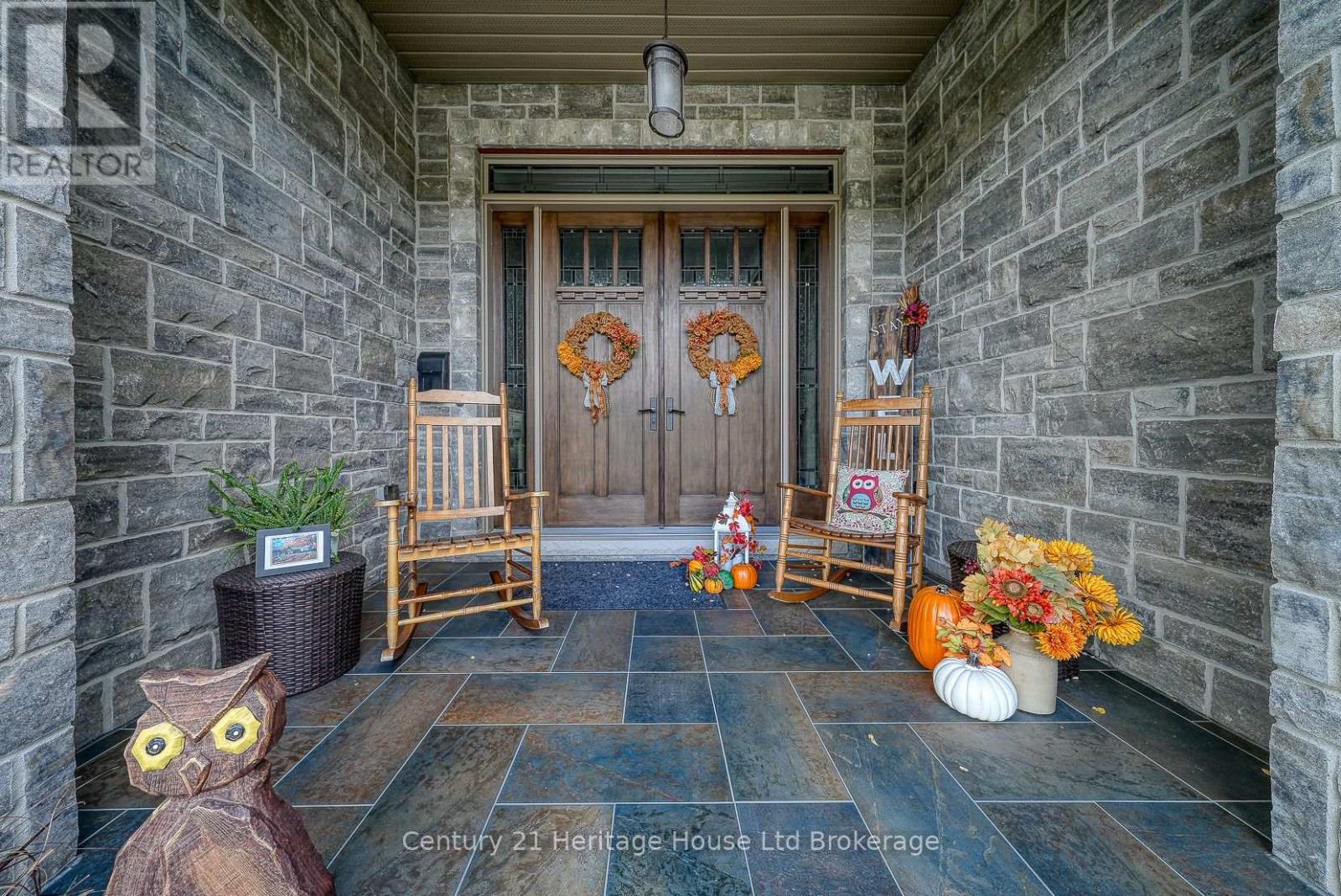 563 Lakeview Drive, Woodstock (Woodstock - North), Ontario  N4T 0C7 - Photo 2 - X12349279