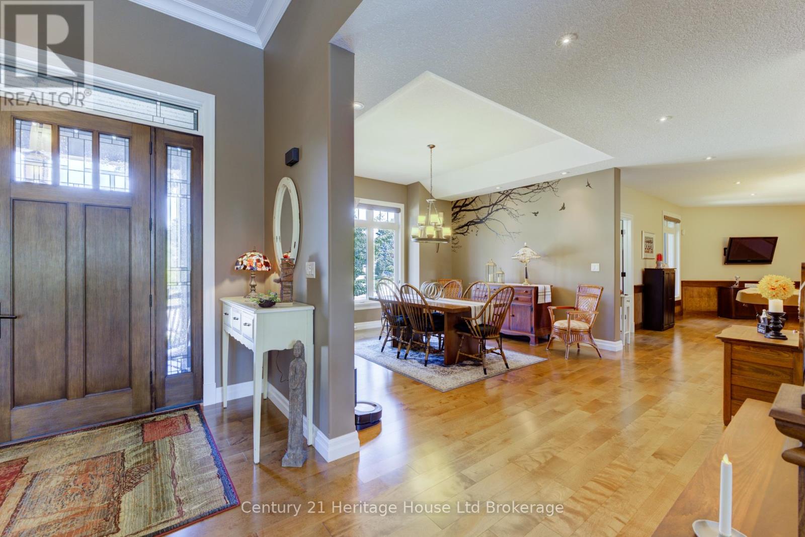 563 Lakeview Drive, Woodstock (Woodstock - North), Ontario  N4T 0C7 - Photo 6 - X12349279
