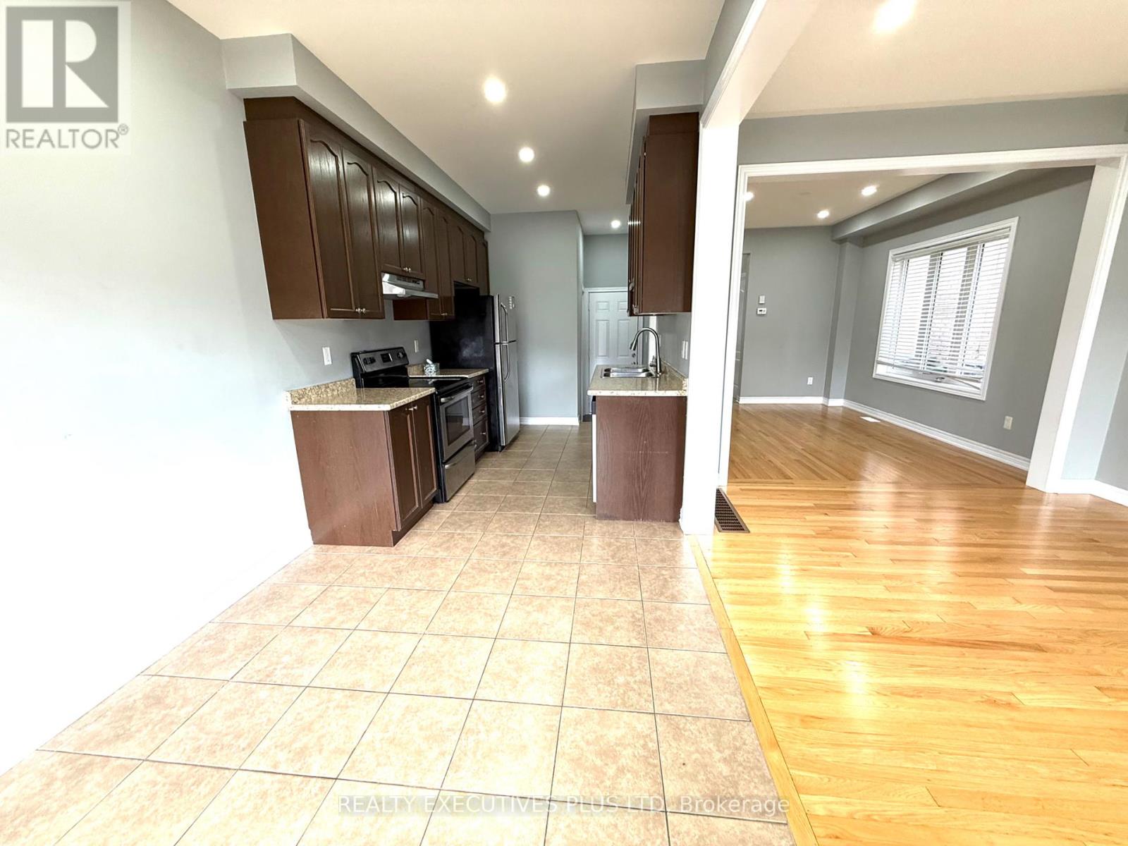 Upper - 88 Banbridge Crescent, Brampton, Ontario  L6X 5M1 - Photo 10 - W12349273