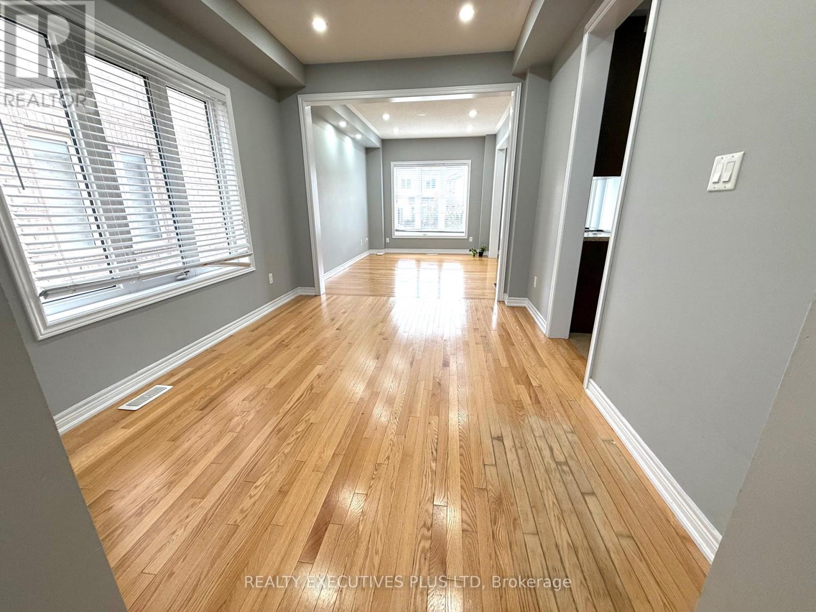Upper - 88 Banbridge Crescent, Brampton, Ontario  L6X 5M1 - Photo 12 - W12349273