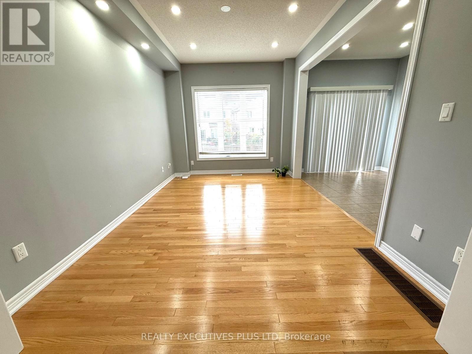 Upper - 88 Banbridge Crescent, Brampton, Ontario  L6X 5M1 - Photo 13 - W12349273