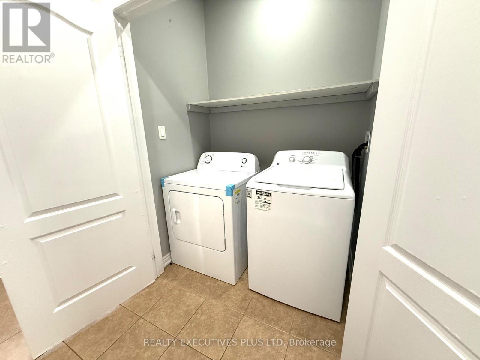 Upper - 88 Banbridge Crescent, Brampton, Ontario  L6X 5M1 - Photo 4 - W12349273