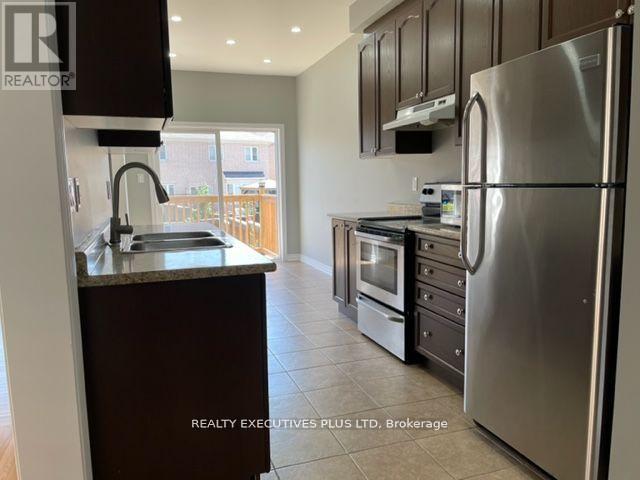 Upper - 88 Banbridge Crescent, Brampton, Ontario  L6X 5M1 - Photo 7 - W12349273