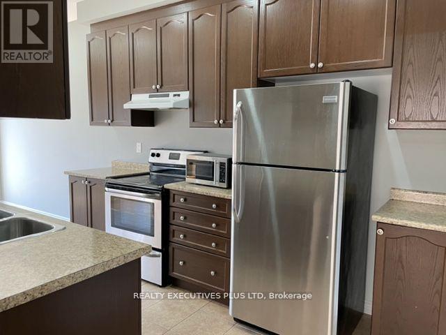 Upper - 88 Banbridge Crescent, Brampton, Ontario  L6X 5M1 - Photo 8 - W12349273