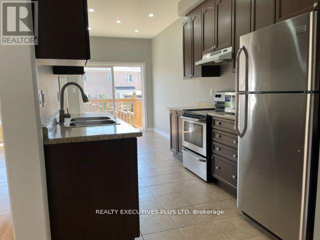 Upper - 88 Banbridge Crescent, Brampton, Ontario  L6X 5M1 - Photo 9 - W12349273