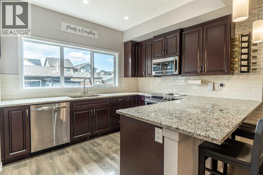Property at 94 Masters Crescent SE image 4
