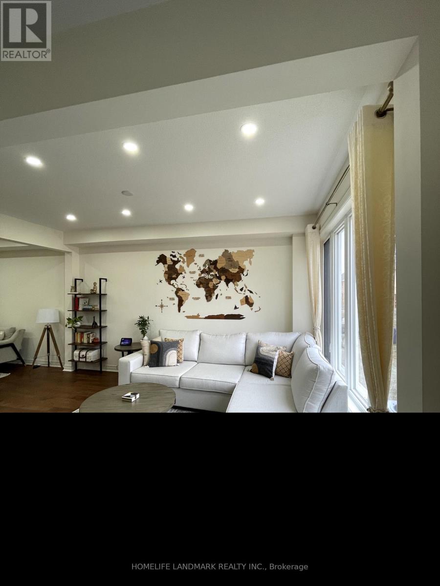 Property at 628 KRAWCHUK CRESCENT image 3
