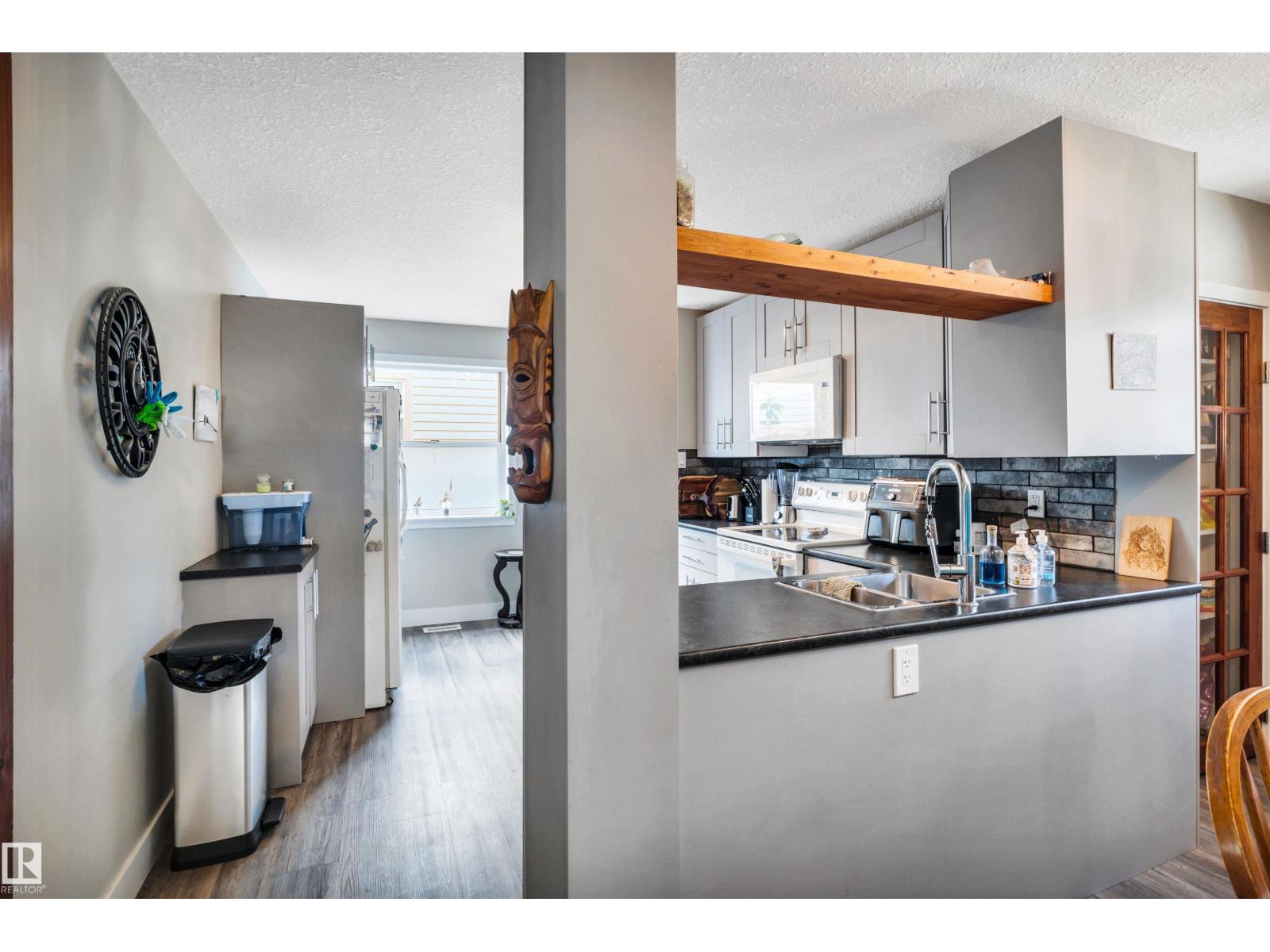 9628 63 Av Nw, Edmonton, Alberta  T6E 0G5 - Photo 12 - E4453445