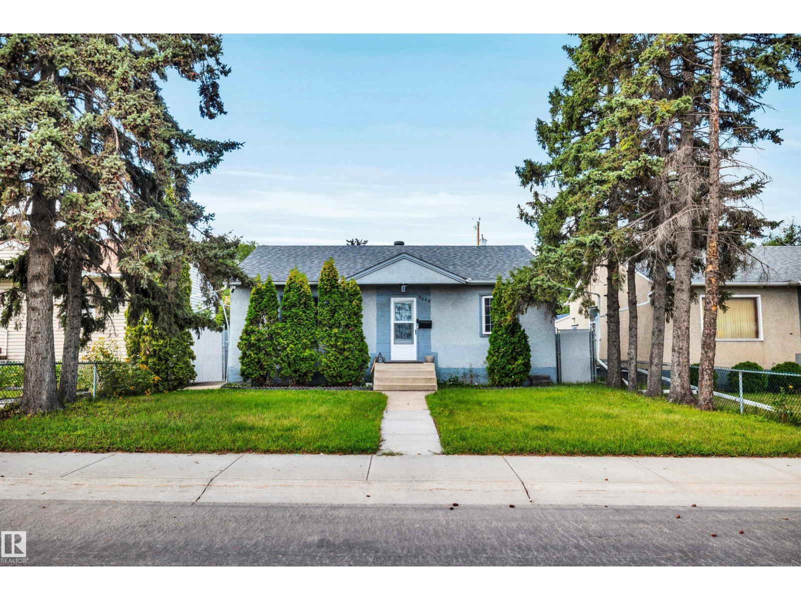 9628 63 Av Nw, Edmonton, Alberta  T6E 0G5 - Photo 2 - E4453445