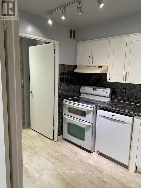 604 - 50 Elm Drive E, Mississauga, Ontario  L5A 3X2 - Photo 18 - W12349281