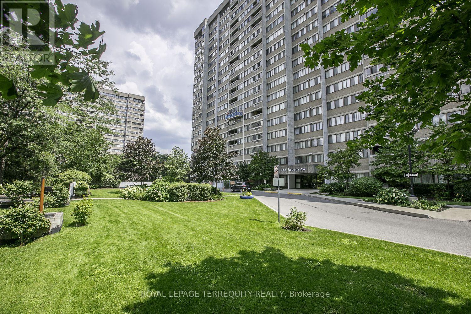604 - 50 Elm Drive E, Mississauga, Ontario  L5A 3X2 - Photo 6 - W12349281