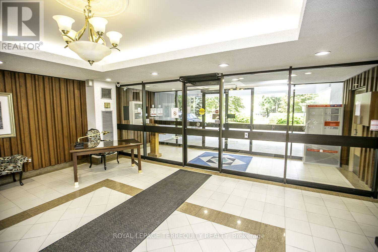 604 - 50 Elm Drive E, Mississauga, Ontario  L5A 3X2 - Photo 7 - W12349281