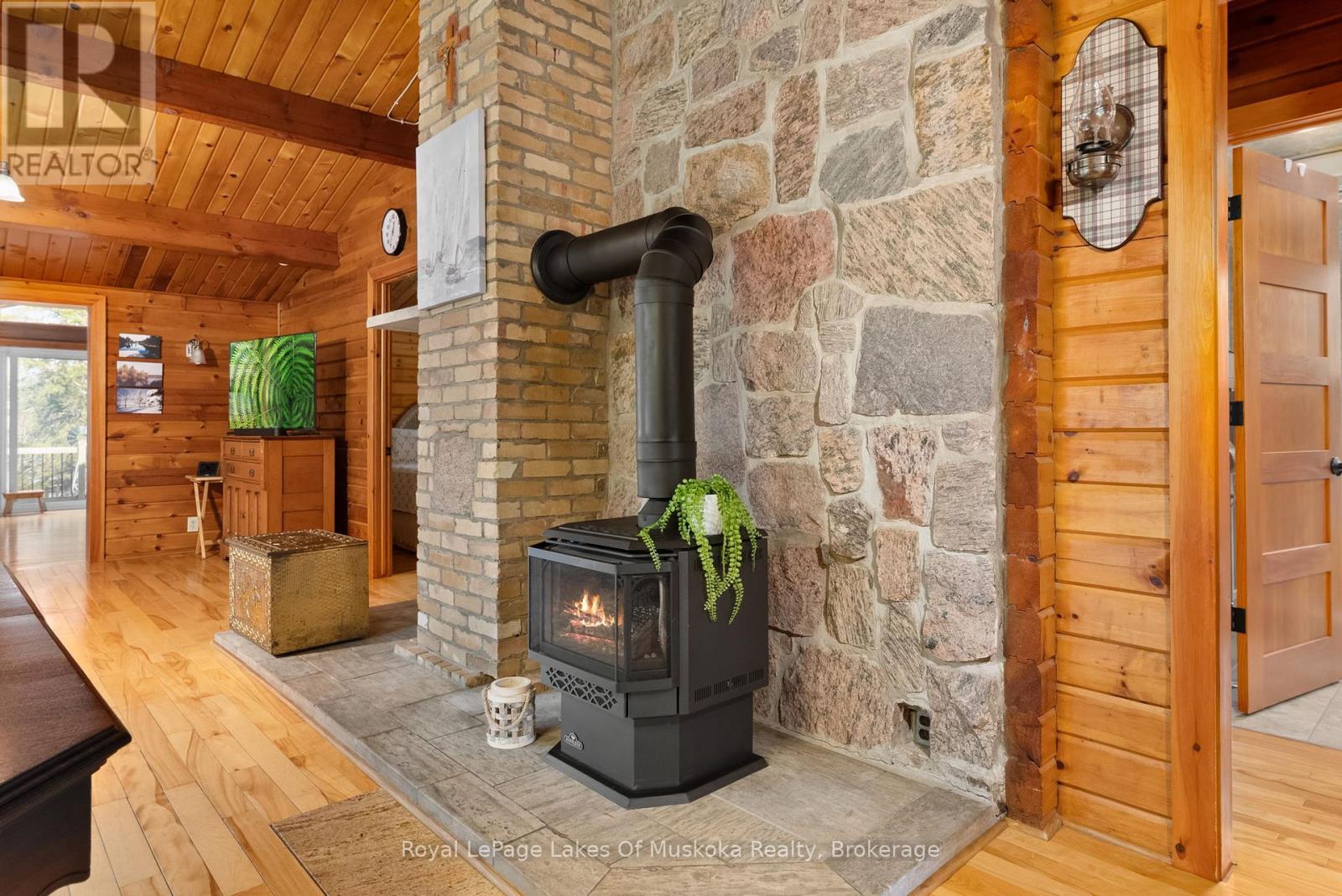 71 Victoria Street, Magnetawan, Ontario  P0A 1P0 - Photo 4 - X12154464