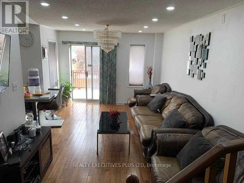 55 Ravenscliffe Court, Brampton, Ontario  L6X 4N9 - Photo 2 - W12349304