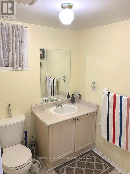 55 Ravenscliffe Court, Brampton, Ontario  L6X 4N9 - Photo 4 - W12349304