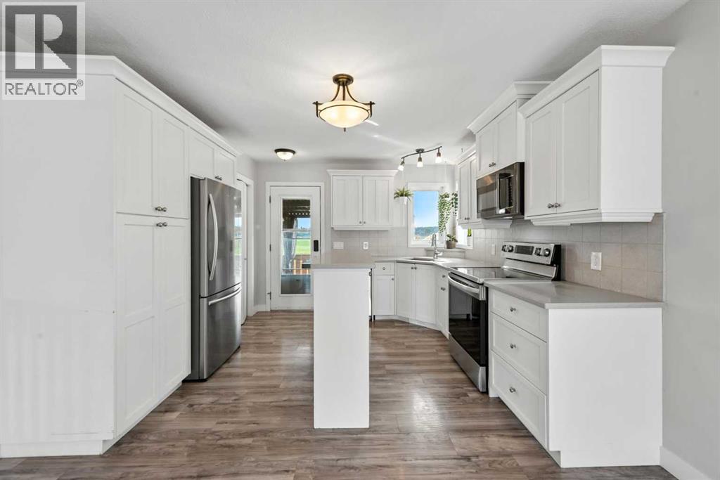 Property at 56 Luxstone Crescent SW image 4
