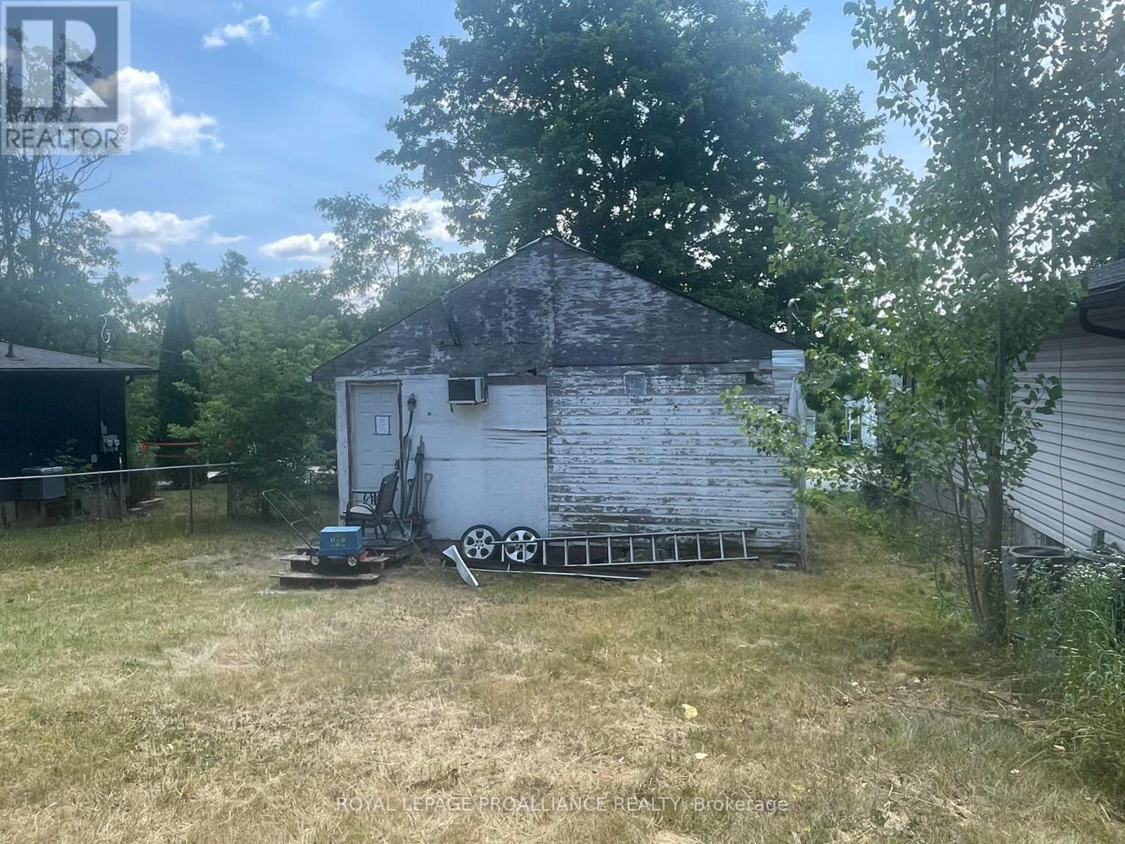 440 Bellevue Street, Peterborough North (South), Ontario  K9H 5G6 - Photo 11 - X12347657