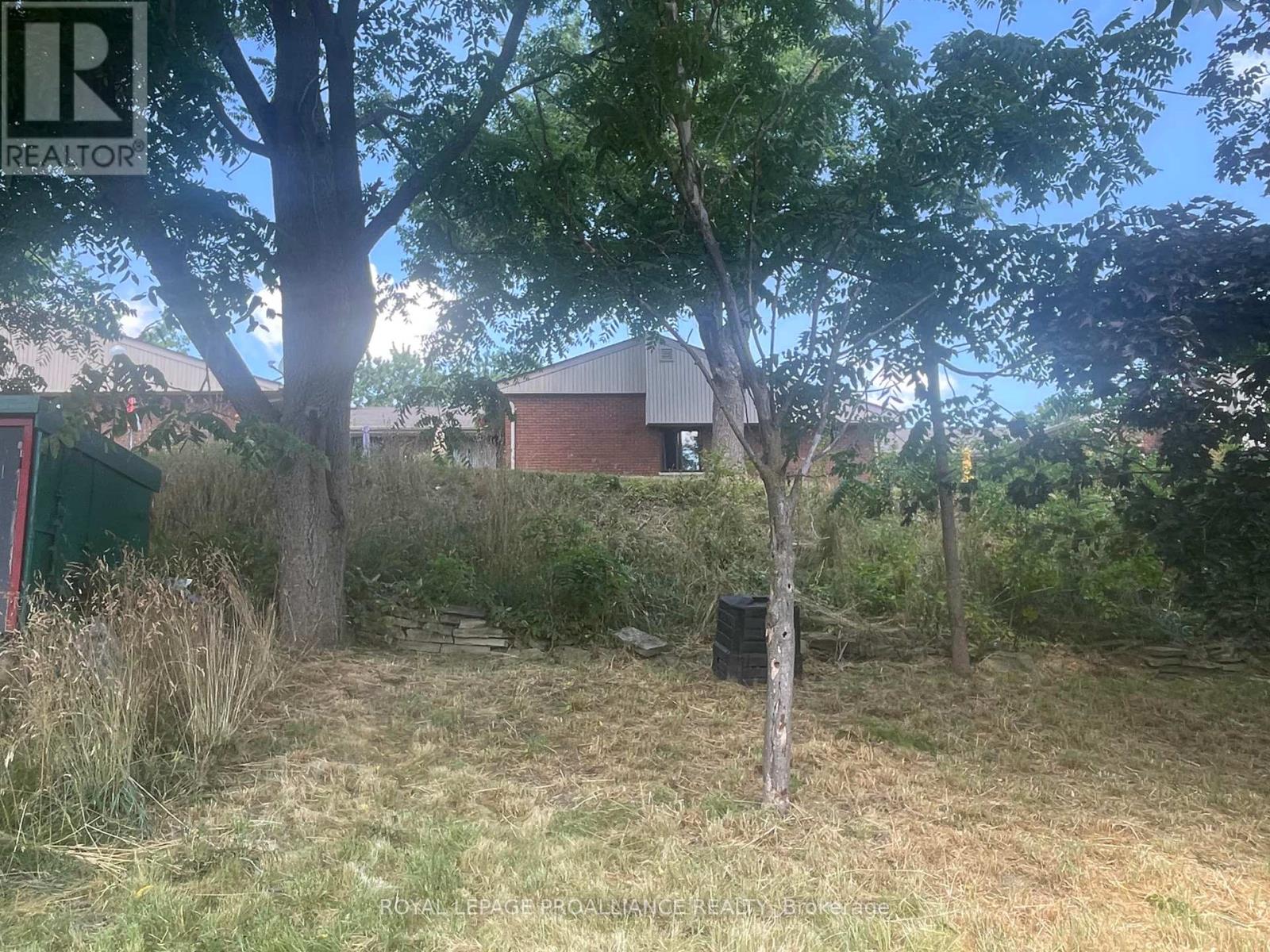 440 Bellevue Street, Peterborough North (South), Ontario  K9H 5G6 - Photo 9 - X12347657