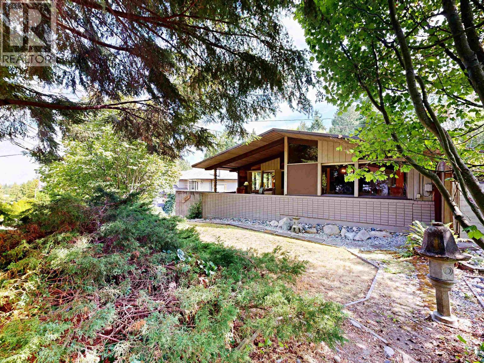 Property at 4924 8A AVENUE image 2