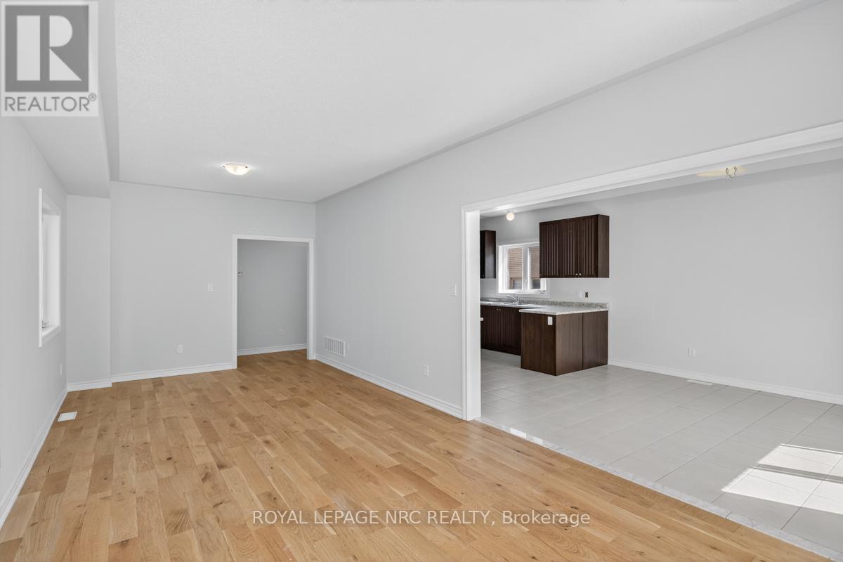 49 Huntsworth Avenue, Thorold, Ontario  L2V 0N2 - Photo 11 - X12349372