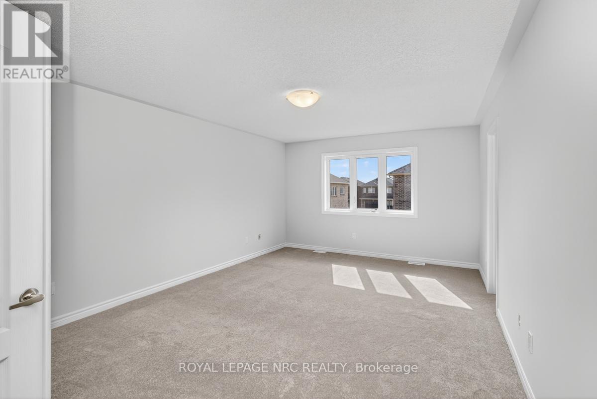 49 Huntsworth Avenue, Thorold, Ontario  L2V 0N2 - Photo 17 - X12349372