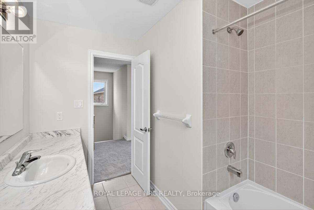 49 Huntsworth Avenue, Thorold, Ontario  L2V 0N2 - Photo 26 - X12349372