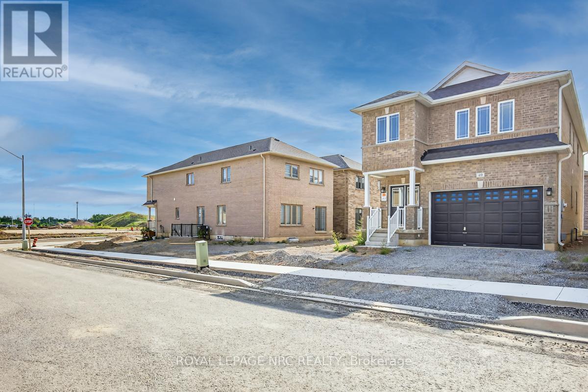 49 Huntsworth Avenue, Thorold, Ontario  L2V 0N2 - Photo 3 - X12349372